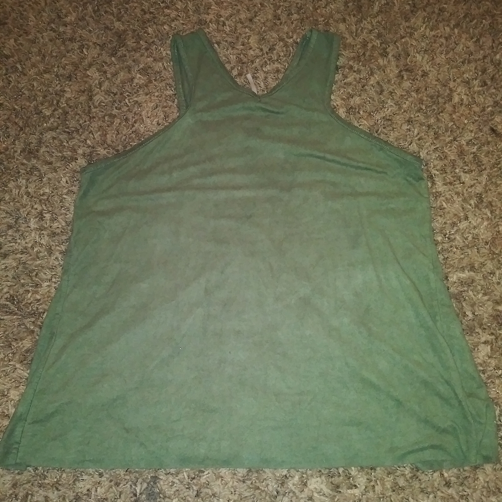 3 Tank top bundle. - Picture 3 of 8